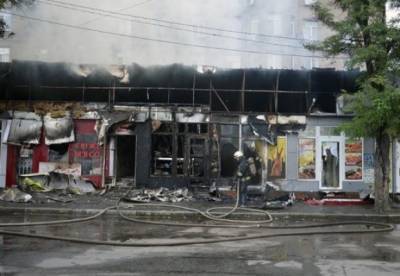В центре Днепра выгорели пять торговых киосков