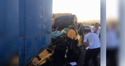 Число жертв автокатастрофы с участием микроавтобуса в Крыму возросло до 9 (фото)