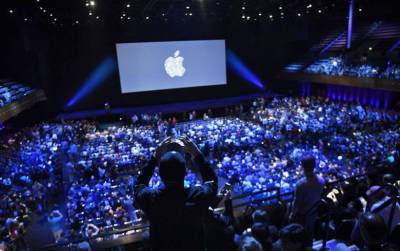 В Apple заявили о переносе презентации новых iPhone на несколько недель