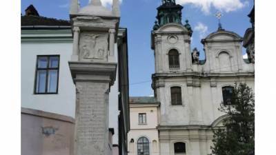 Во Львове восстановили уникальную часовню XVI в., возле которой правил "король" нищих