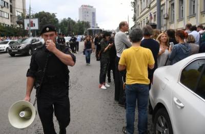 Участники очередной акции в поддержку Фургала устроили шествие по проезжей части в центре Хабаровска