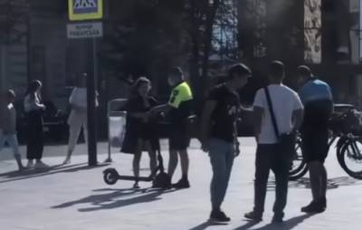 "Давно пора": в Харькове полицейские взялись за самокатчиков, видео