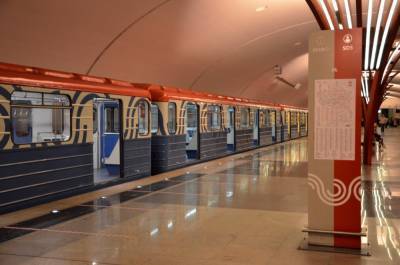 Поезда временно не останавливаются на станции метро «Полянка» при следовании на юг