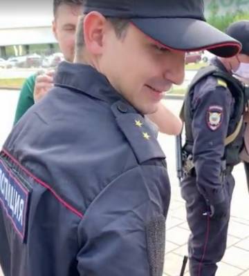 В Екатеринбурге актера, игравшего полицейского в сериале, забрали в отделение полиции