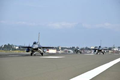 Турция перебросила в Азербайджан истребители F-16