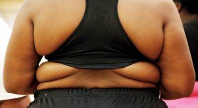 Отсутствие социальных контактов грозит женщинам ожирением - исследование