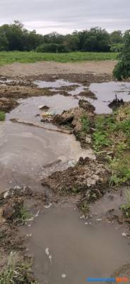Участок жителей Сокола больше месяца топит вода из гнилых труб