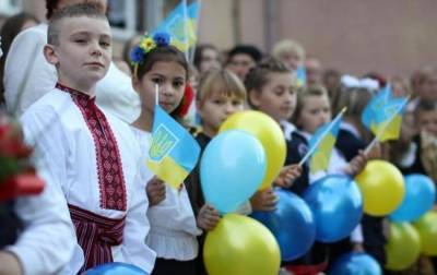 Учебный день в школах Киева будет начинаться с исполнения гимна