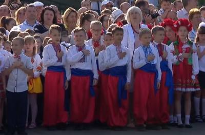 Доний рассказал, чем аукнется "навязывание" детям гимна Украины: "Будут появляться..."