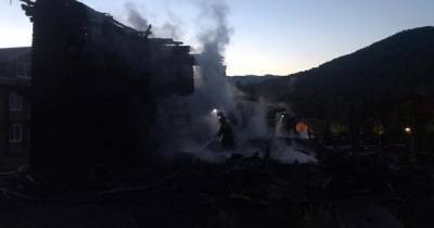 Четверо погибли при пожаре на турбазе в Алтайском крае