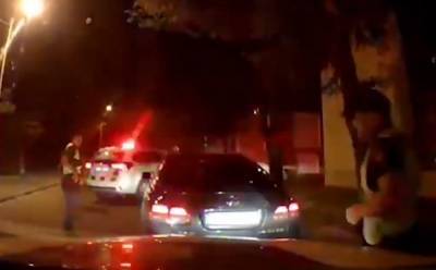 Вооруженный мужчина гонял по улицам Одессы, видео: "Включил мигалки"