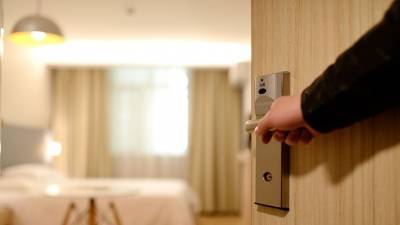 Эксперт оценил цены в гостиницах на курортах России в августе