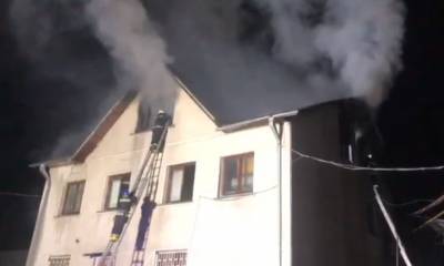 Под Киевом огонь охватил общежитие и склад: кадры масштабного пожара