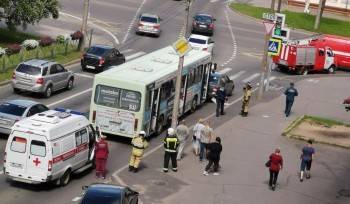 В Череповце автобус с пассажирами попал в аварию