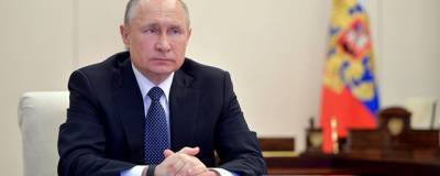 Трехдневное голосование, налоговый IT-манёвр, отказ от традиционных проверок бизнеса: какие законы подписал Владимир Путин