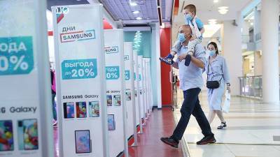 Власти Москвы напомнили магазинам о запрете обслуживать покупателей без масок