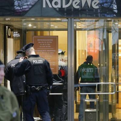 При нападении на торговый центр в Берлине пострадали восемь человек