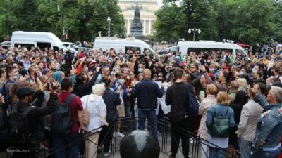 Политолог Самонкин: жесткое наказание за незаконные митинги защитит суверенитет России
