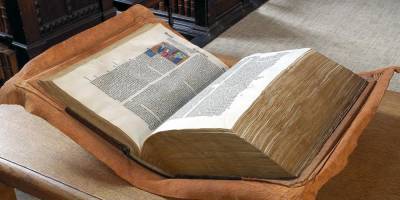 «Королевский фотошоп» XVI века: Большая Библия и Генрих VIII