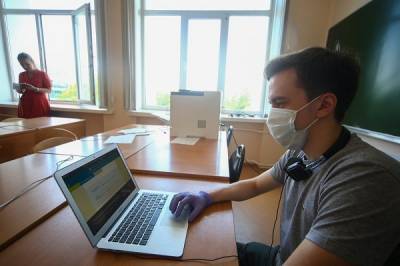 Студенты и преподаватели с антителами COVID-19 могут не носить маски в вузе