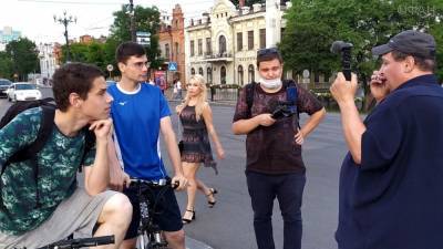 Жители Хабаровска на митингах спорят о Фургале, «майданах» и России