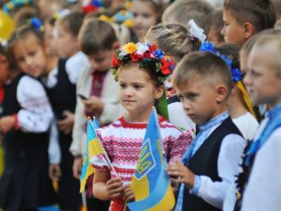 Прослушивание школьниками гимна Украины научит их иначе воспринимать украинский язык - психолог