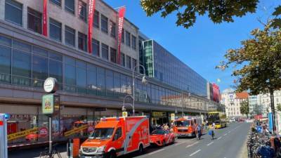 Вооруженные неизвестные напали на торговый центр в Берлине