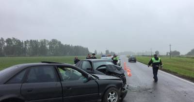 По Нестеровом столкнулись Audi и Volkswagen, пострадали оба водителя