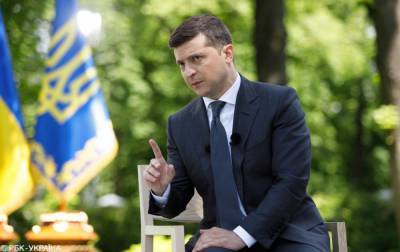 Зеленский подписал закон о сокращении "зеленых" тарифов в Украине