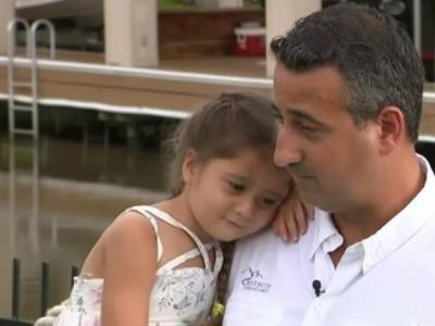 Молниеносная реакция мужчина помогла ему спасти дочурку из пасти крокодила