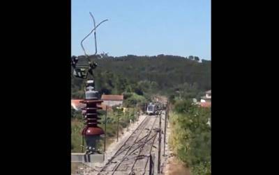 Поезд столкнулся с машиной в Португалии: СМИ пишут о жертвах