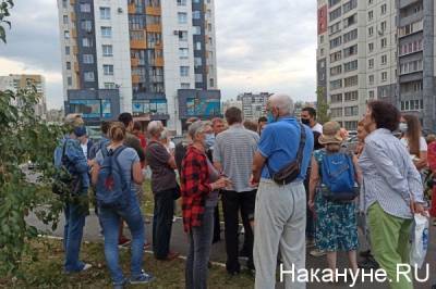 В Челябинске жители выступили против вырубки деревьев под центр олимпийской подготовки по хоккею
