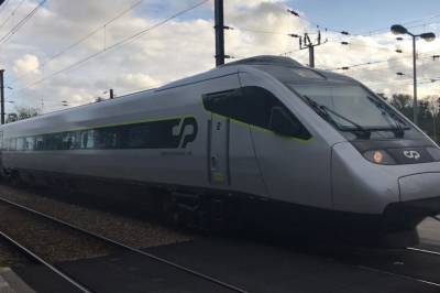 В Португалии скоростной поезд врезался в машину по техобслуживанию