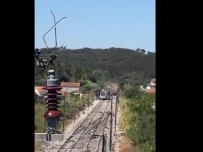 В Португалии поезд столкнулся с машиной: пятьдесят пострадавших, один погибший