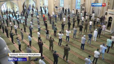 Вести в 20:00. Отка от хаджа и молитва в маске: как отмечают Курбан-байрам в Казани и Грозном
