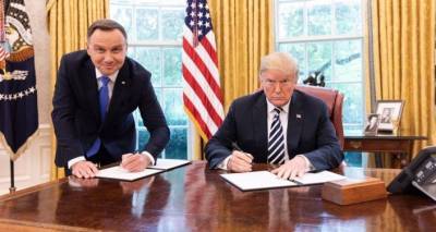 А Польше - кукиш: обиженный Трамп похоронил форт имени себя