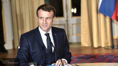 Макрон поменял премьер-министра Франции, обошедшего его по популярности