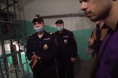 Петербургские полицейские сняли с крыши блогеров Ивлееву и Джарахова