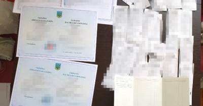 СБУ разоблачила злоумышленников, которые подделывали украинские дипломы для боевиков (3 фото)
