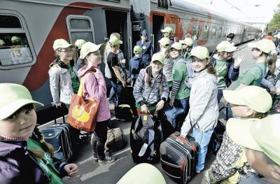 В России временно запретили выезд детей на отдых в лагеря других регионов