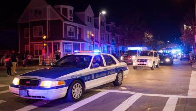Полиция задержала двух подозреваемых в стрельбе в торговом центре недалеко от Бостона