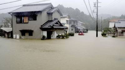 Больше десяти человек пропали без вести в Японии во время сильных дождей