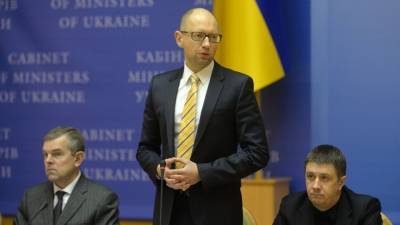 Яценюк заявил, будто бы Россия «перепрошивает национальный код» Украины