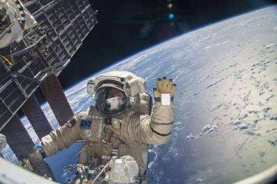 Космический турист сможет впервые облететь Землю в открытом космосе
