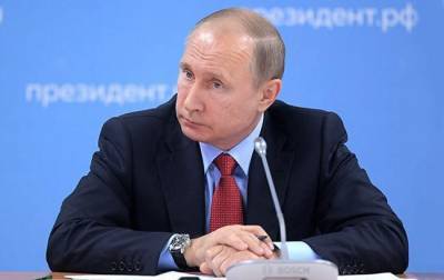 В России вступила в силу обновленная Конституция, обнуляющая президентские сроки Путина