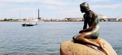 Знаменитую статую Русалочки в Копенгагене признали "расистской"