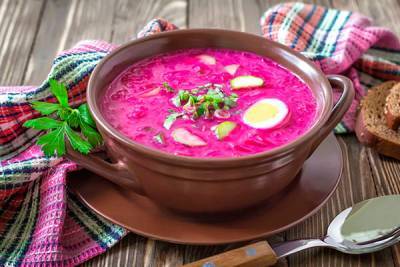 5 вариантов холодных супов, которые приятно съесть в жару
