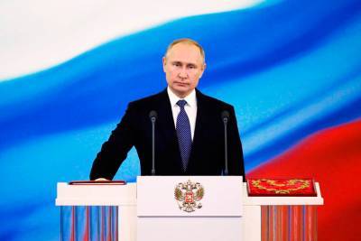 Поправки в Конституцию, это очередная блажь президента Путина и вряд ли она переживет его надолго