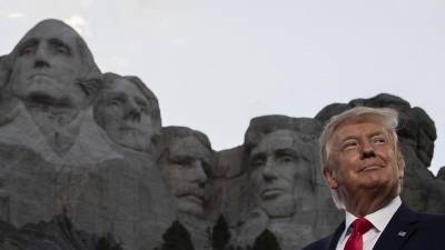 Трамп защитит памятники от "левых фашистов"
