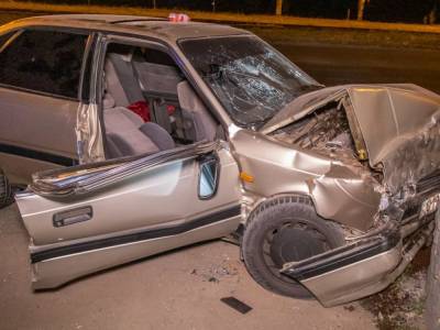 В Днепре в результате ДТП авто Mazda врезалось в элемент автозаправки